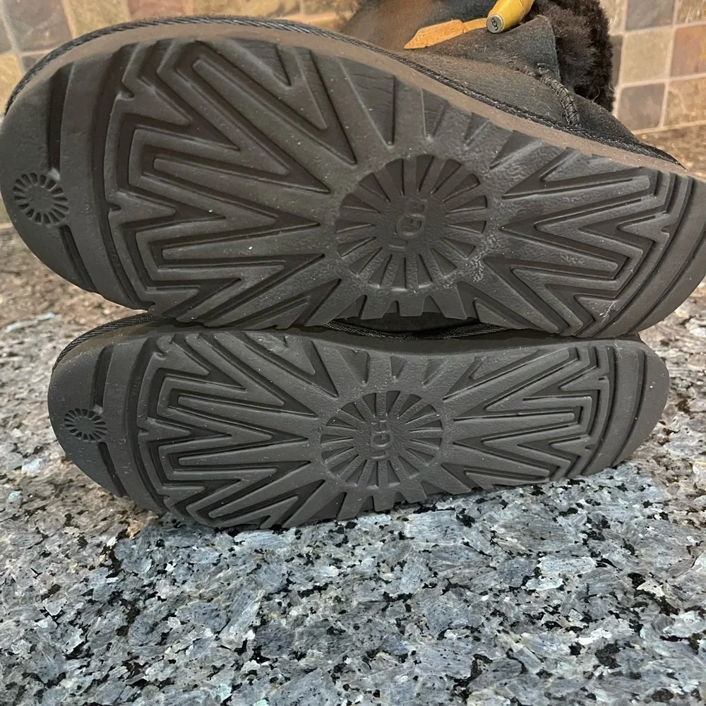 UGG classic short
